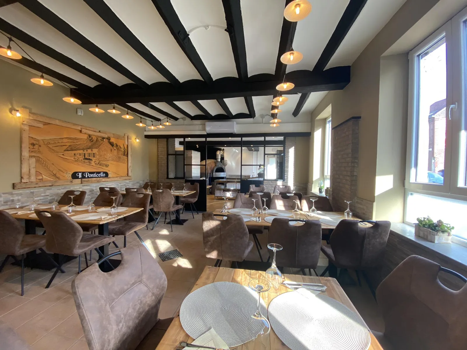 Salle du restaurant Il Ponticello à La Louvière